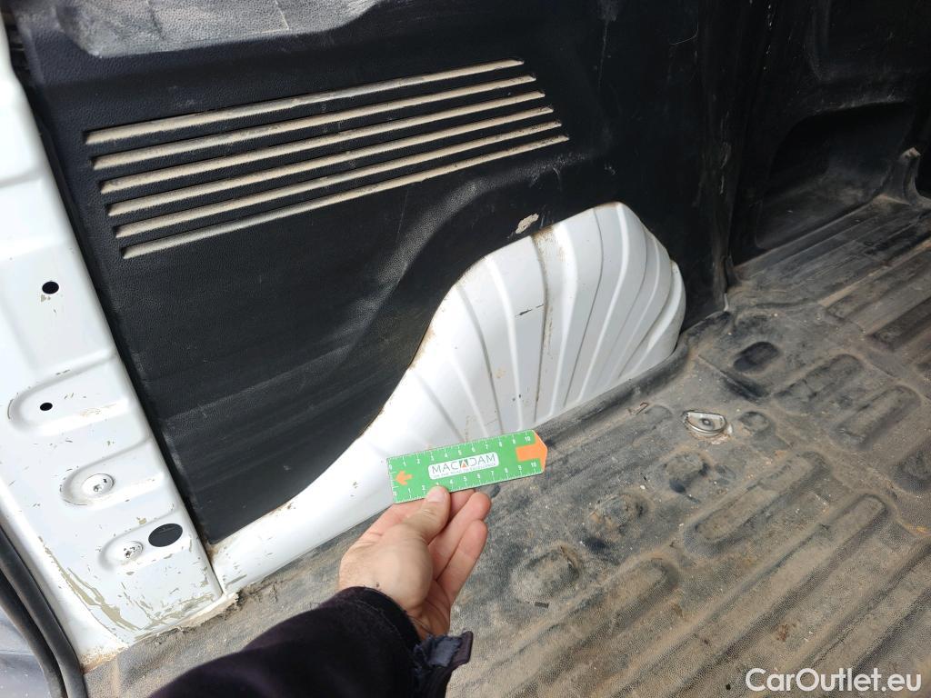  Peugeot  Partner PEUGEOT  / 2018 / 3P / furgón derivado de turismo Pro Standard 600kg BlueHDi 73kW #32