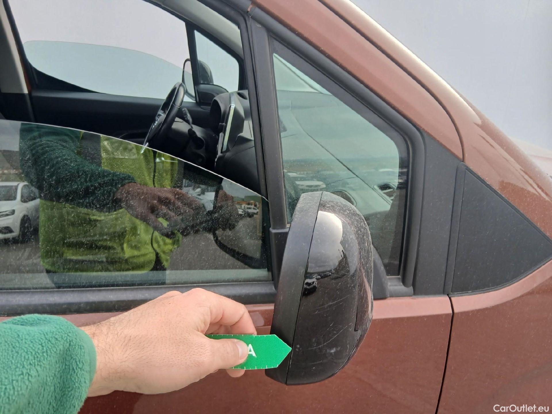  Opel  Combo OPEL -e Life / 2018 / 5P / monovolumen BEV 100kW (136CV) Elegance Plus L #29