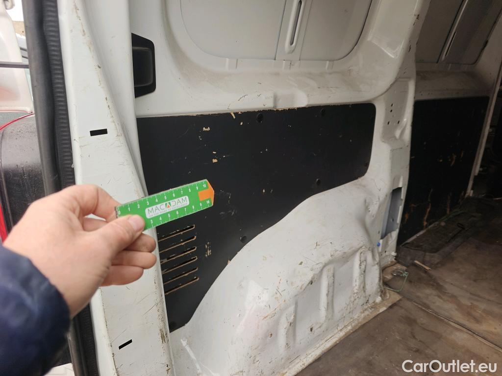  Peugeot  Expert PEUGEOT  / 2016 / 4P / furgón Furgón Pro 2.0 BlueHDi 120 S&S Standard #KMS APROXIMADOS 200000# #52