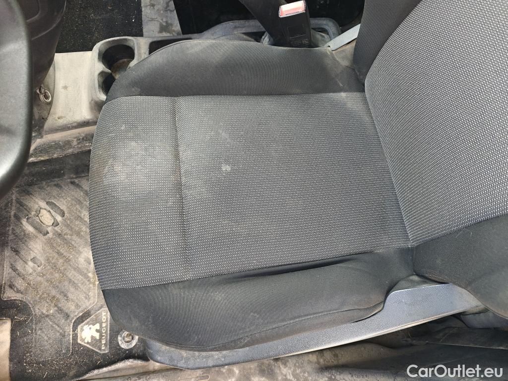  Peugeot  Partner PEUGEOT  / 2018 / 3P / furgón derivado de turismo Pro Standard 600kg BlueHDi 73kW #55