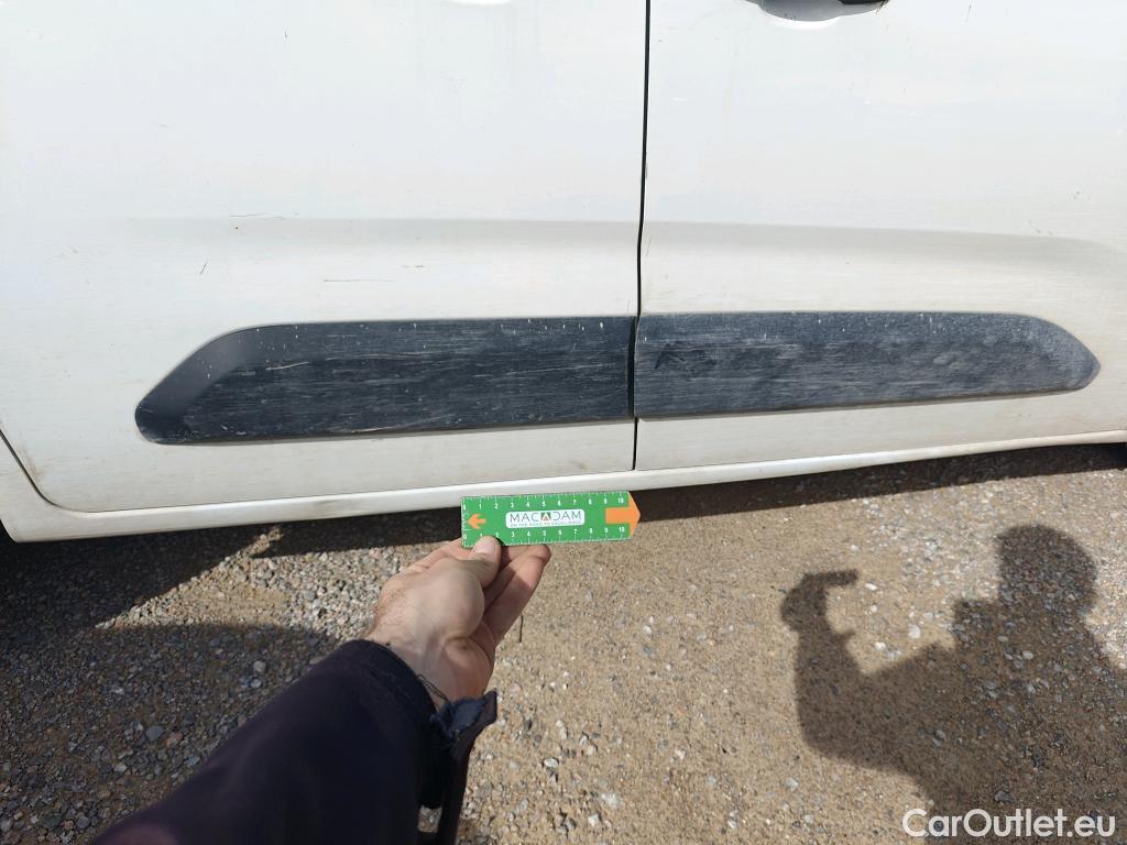  Peugeot  Partner PEUGEOT  / 2018 / 3P / furgón derivado de turismo Pro Standard 600kg BlueHDi 73kW #51