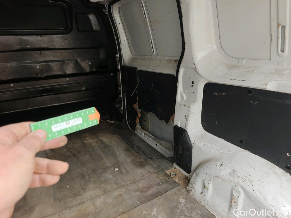  Peugeot  Expert PEUGEOT  / 2016 / 4P / furgón Furgón Pro 2.0 BlueHDi 120 S&S Standard #KMS APROXIMADOS 200000# #49