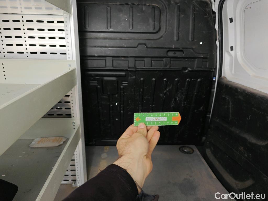  Opel  Combo OPEL  / 2018 / 3P / furgón derivado de turismo 1.6 TD S/S 74kW (100CV) Express L H1 650 #40