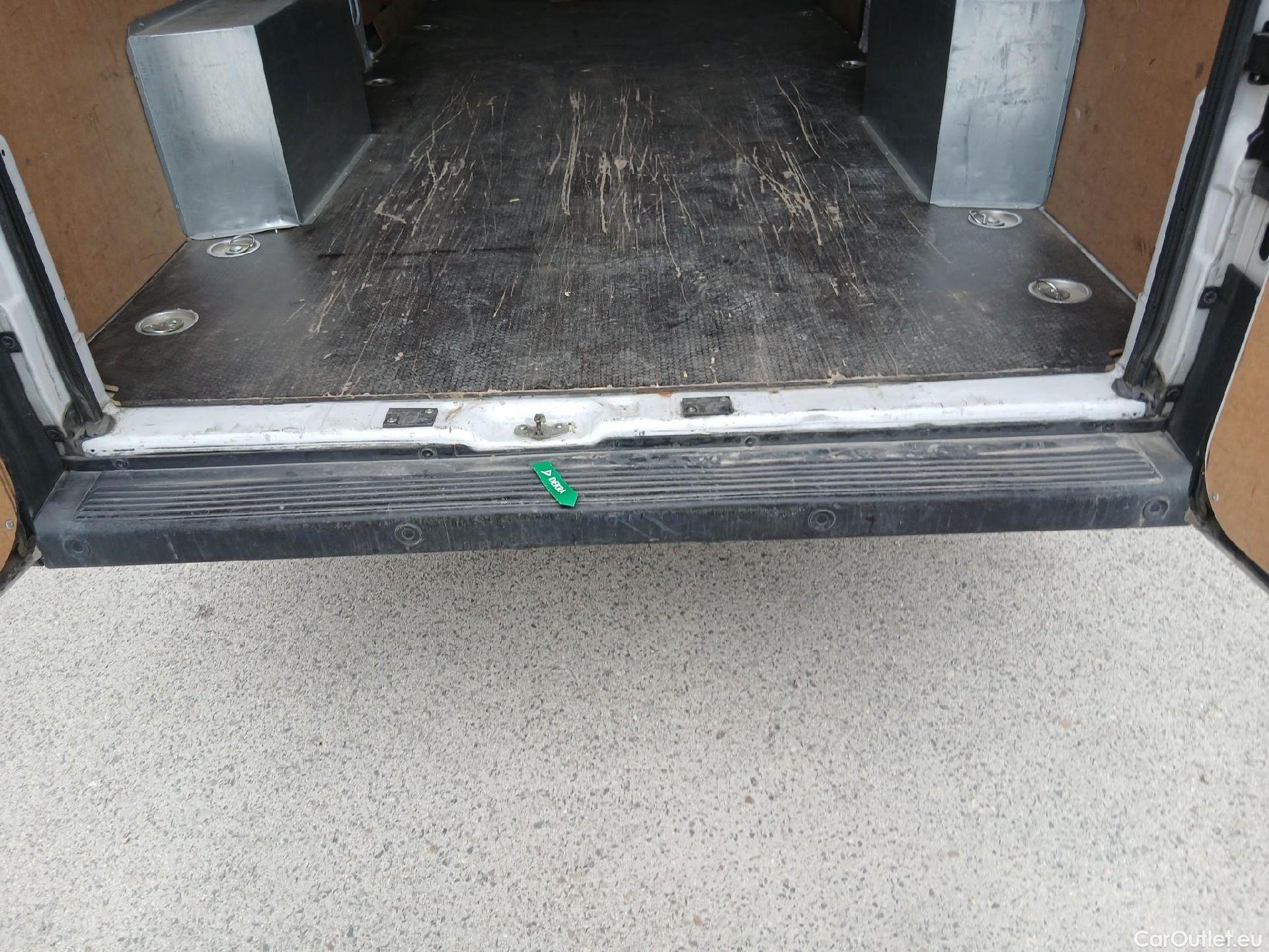  Peugeot  Boxer PEUGEOT  / 2014 / 4P / furgón 435 L4 H3 BHDI 121kW (165CV) S&S 6 V. M #21