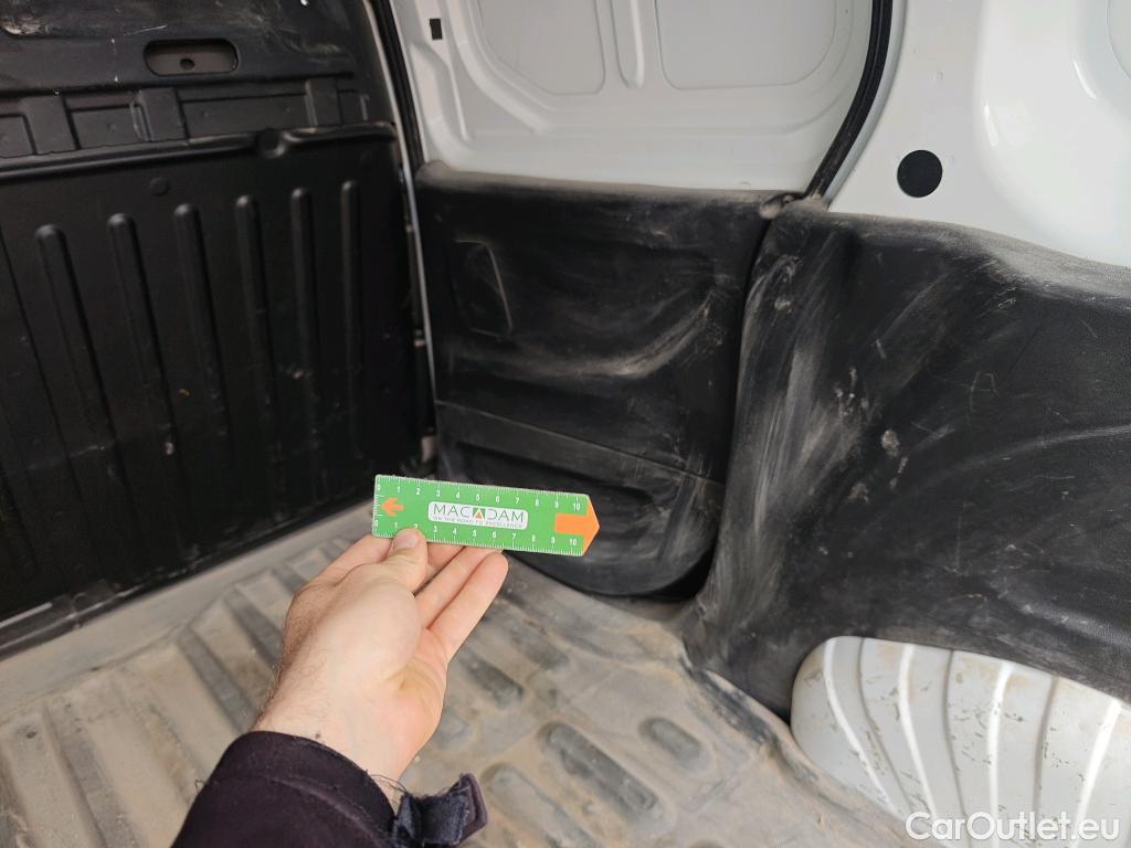  Peugeot  Partner PEUGEOT  / 2018 / 3P / furgón derivado de turismo Pro Standard 600kg BlueHDi 73kW #93