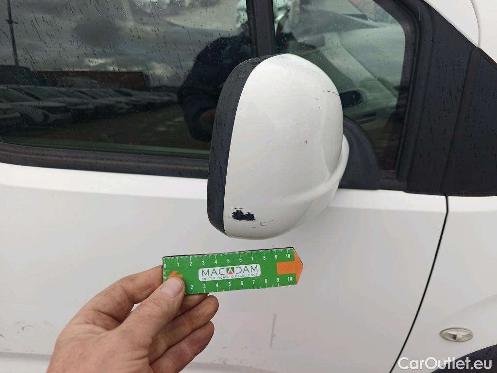  Peugeot  RIFTER PEUGEOT  / 2018 / 5P / monovolumen compacto Active Nav+ Standard BlueHDi 73kW #25