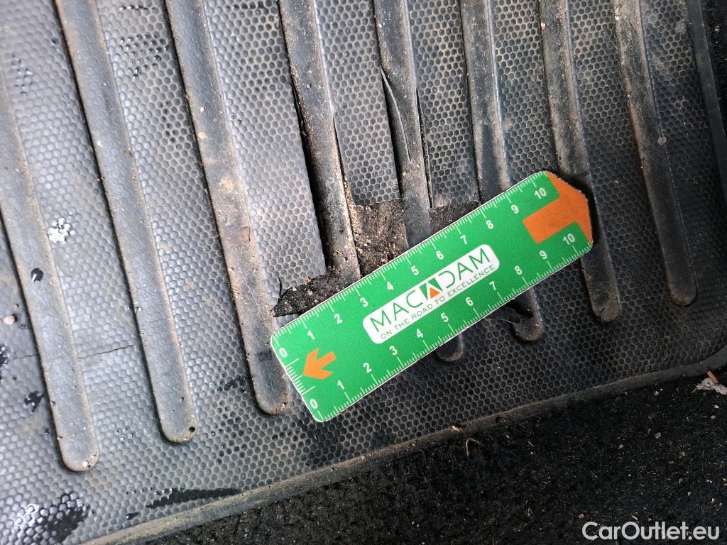  Peugeot  208  Affaire Premium 1.6 HDi 75CV BVM5 E6 #88