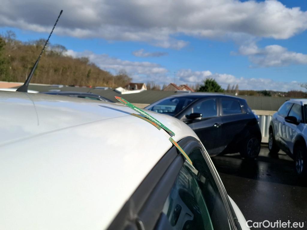  Peugeot  208  Affaire Premium 1.6 HDi 75CV BVM5 E6 #102