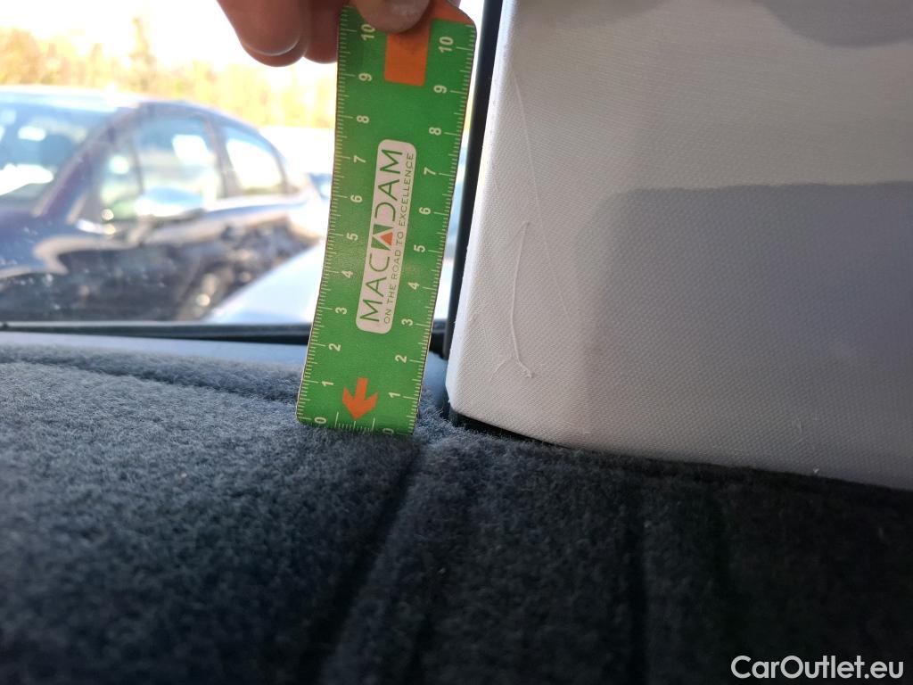  Peugeot  208  Affaire Premium 1.6 HDi 75CV BVM5 E6 #81