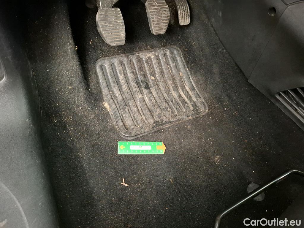  Peugeot  208  Affaire Premium 1.5 HDi 100CV BVM5 E6dT #36