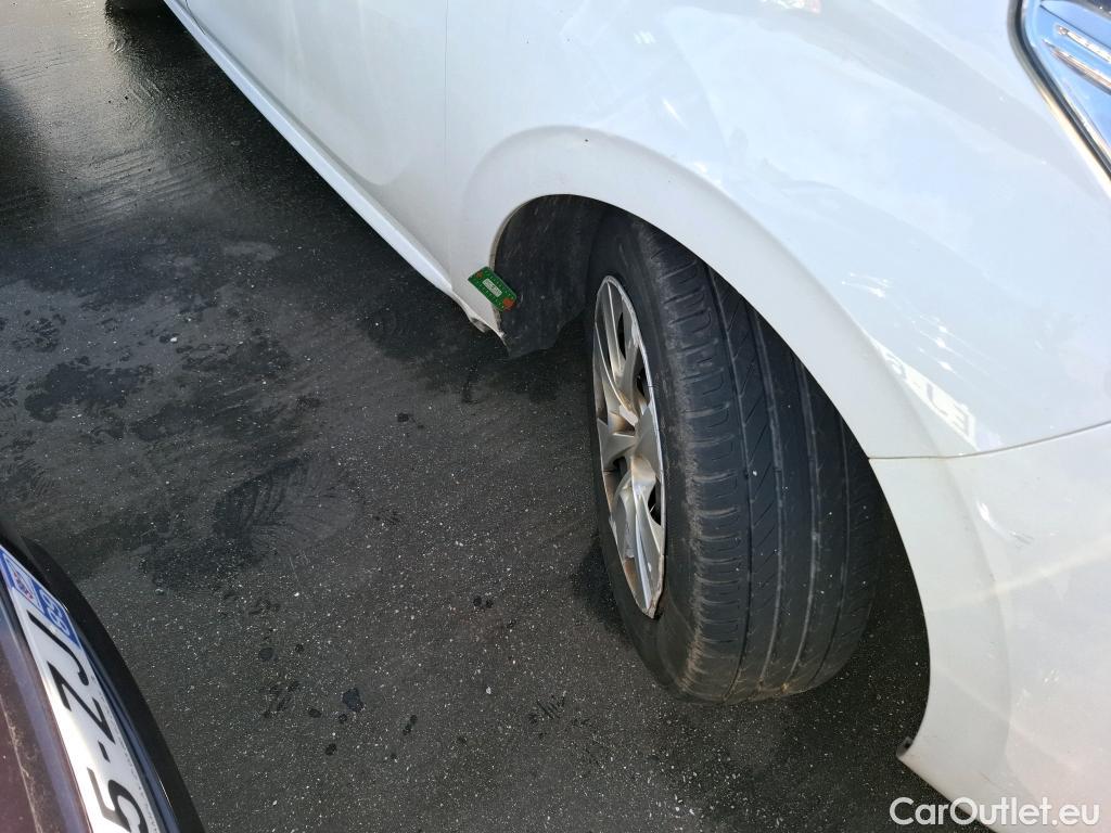  Peugeot  208  Affaire Premium 1.6 HDi 75CV BVM5 E6 #75