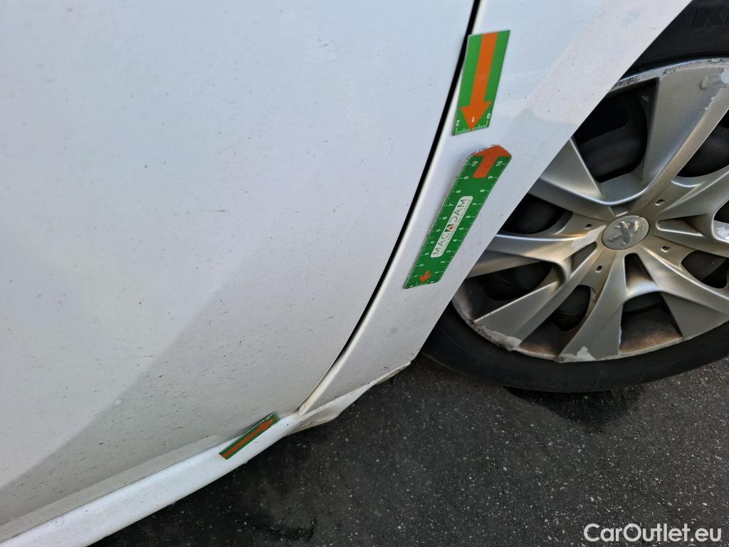  Peugeot  208  Affaire Premium 1.6 HDi 75CV BVM5 E6 #42