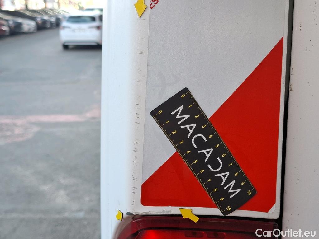  Citroen  Jumper CITROEN  CA VU 4p Fourgon 35 L3H2 BlueHDi 130 BVM6 Cab App Confort #19