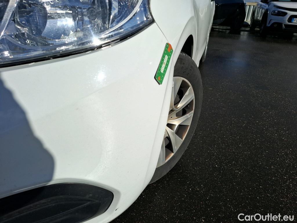  Peugeot  208  Affaire Premium 1.6 HDi 75CV BVM5 E6 #2