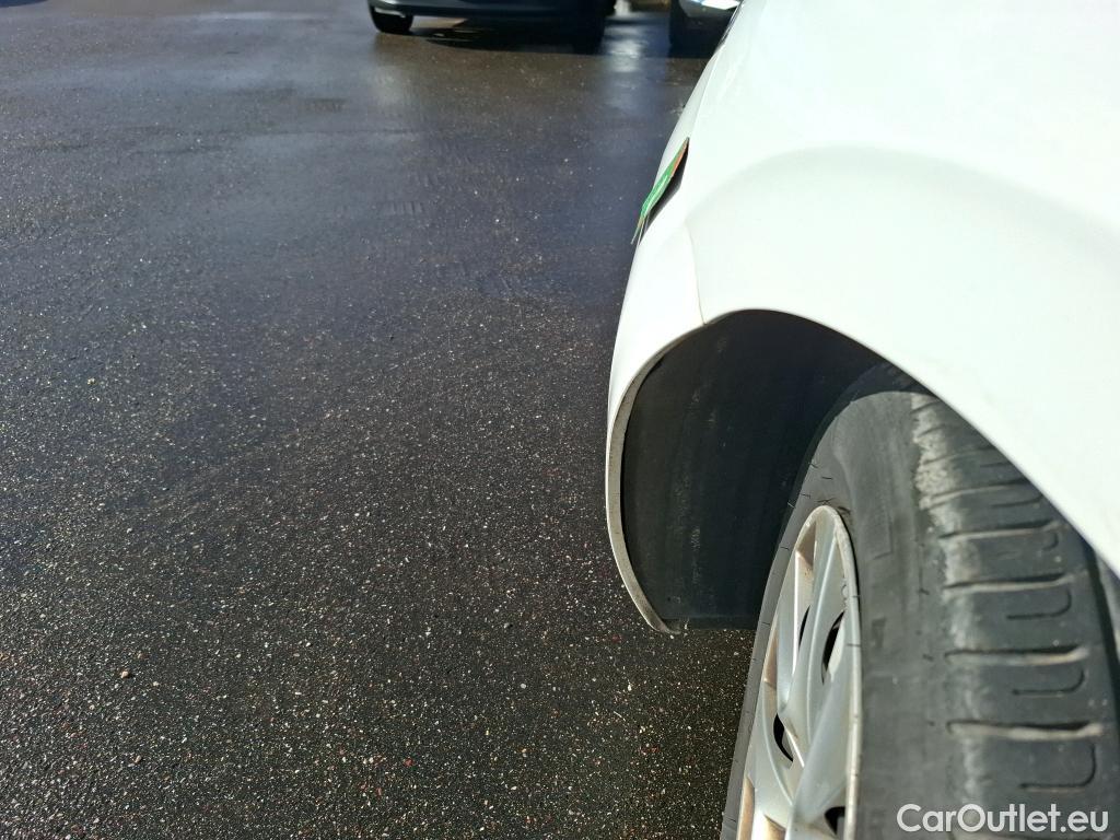  Peugeot  208  Affaire Premium 1.6 HDi 75CV BVM5 E6 #4