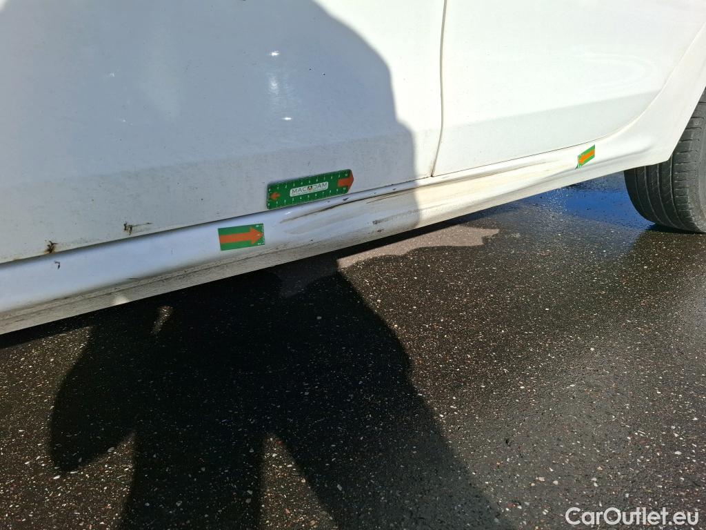  Peugeot  208  Affaire Premium 1.6 HDi 75CV BVM5 E6 #14