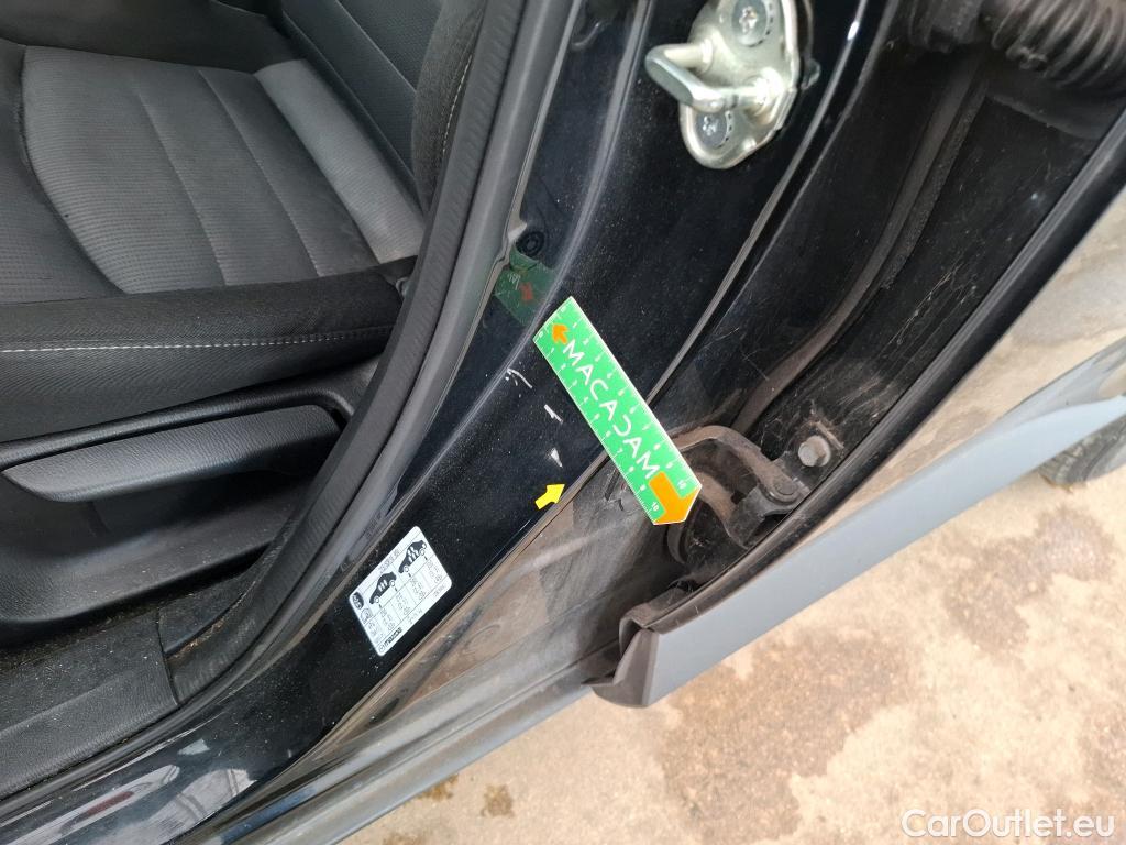  Mazda  CX-3  Dynamique 2.0 SKYACTIV-G 120CV BVM6 E6 #33