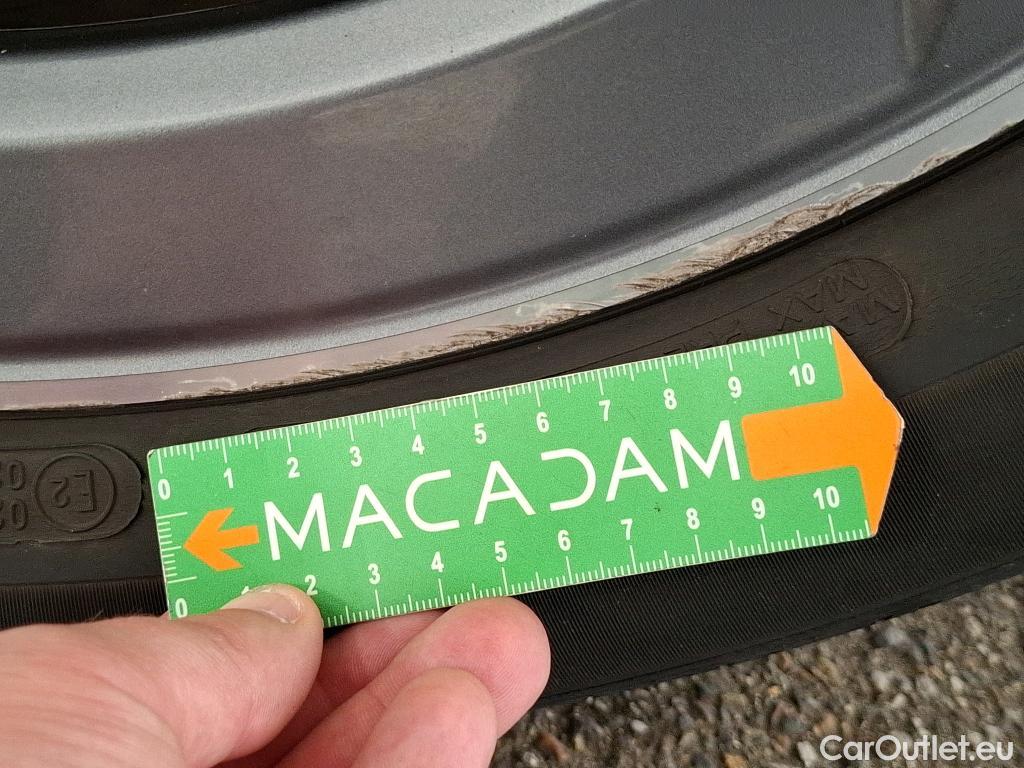  Mercedes  GLB MERCEDES-BENZ  / 2019 / 5P / SUV  200 d AMG Line #35