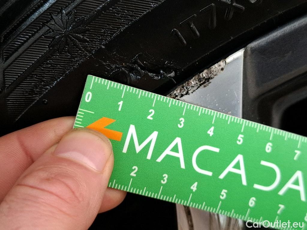  Renault  Kadjar RENAULT  / 2018 / 5P / Crossover Intens TCe 140 EDC FAP(SL) #4