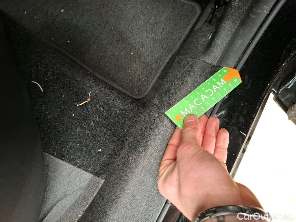  Renault  Kadjar RENAULT  / 2018 / 5P / Crossover Intens TCe 140 EDC FAP(SL) #32