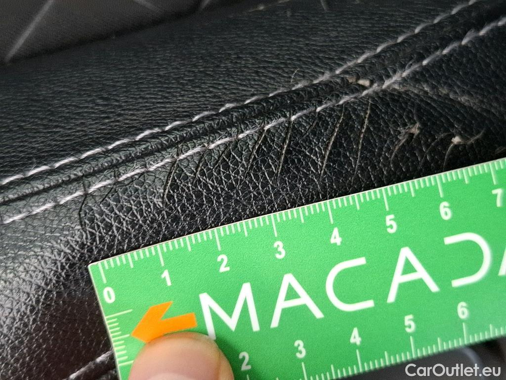  Renault  Kadjar RENAULT  / 2018 / 5P / Crossover Intens TCe 140 EDC FAP(SL) #9