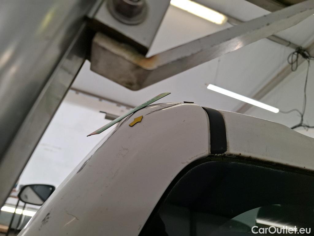  Toyota  Hilux TOYOTA  DC 4p Plateau double cabine 4WD 2.4 D-4D Double Cabine Légende #38