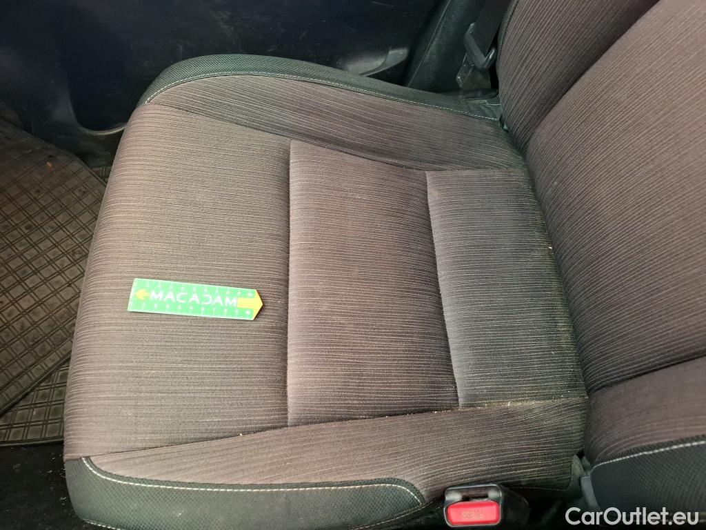  Toyota  Hilux TOYOTA  DC 4p Plateau double cabine 4WD 2.4 D-4D Double Cabine Légende #65