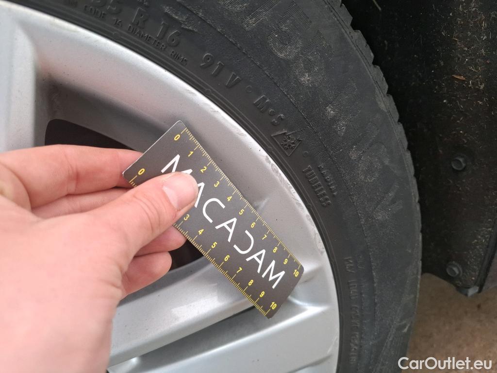  Toyota  Corolla TOYOTA  / 2018 / 5P / Berline Hybride 122h Dynamic Business Stage Acad #50