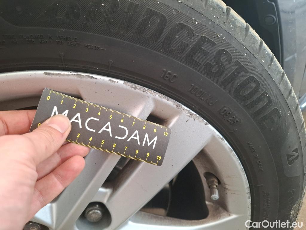  Toyota  Corolla TOYOTA  / 2018 / 5P / Berline Hybride 122h Dynamic Business Stage Acad #39