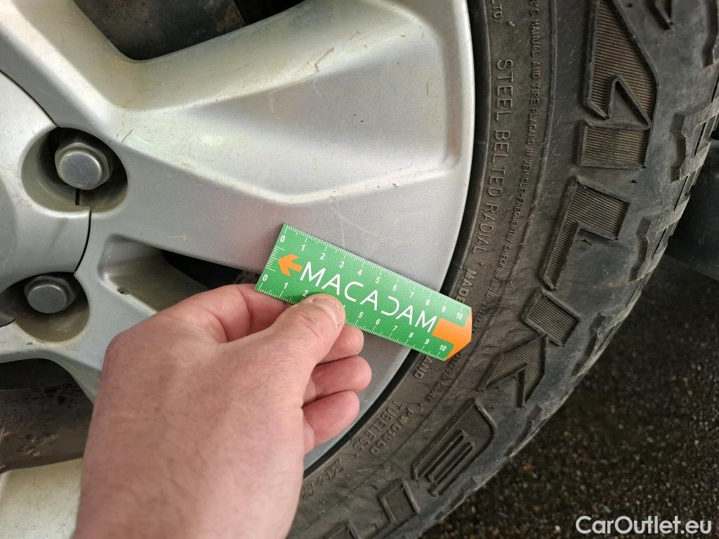  Toyota  Hilux TOYOTA  DC 4p Plateau double cabine 4WD 2.4 D-4D Double Cabine Légende #47