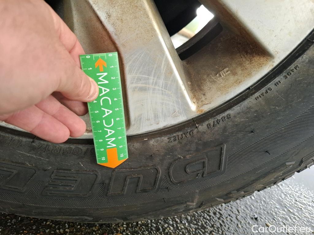  Toyota  Hilux TOYOTA  DC 4p Plateau double cabine 4WD 2.4 D-4D Double Cabine Légende #55