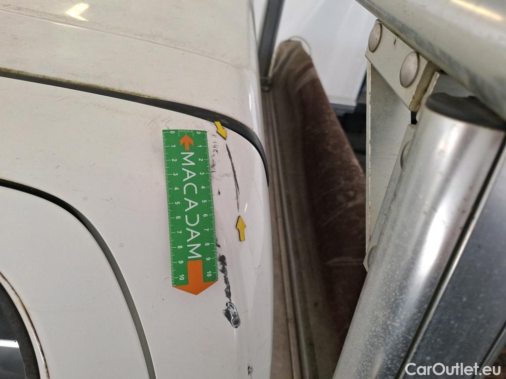  Toyota  Hilux TOYOTA  DC 4p Plateau double cabine 4WD 2.4 D-4D Double Cabine Légende #37