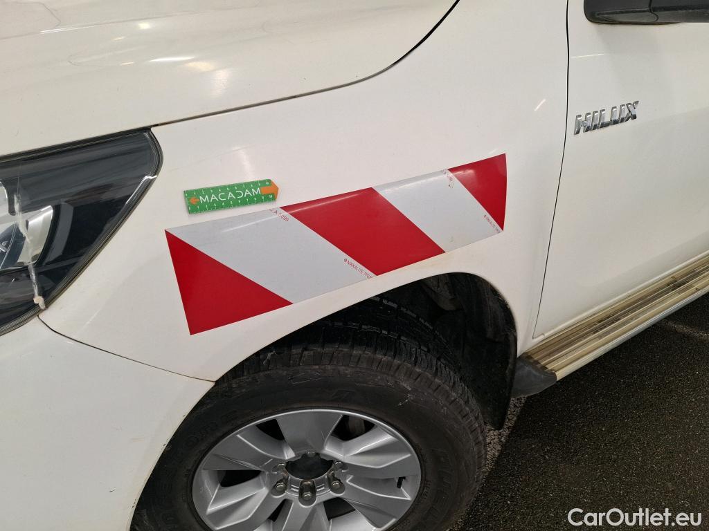  Toyota  Hilux TOYOTA  DC 4p Plateau double cabine 4WD 2.4 D-4D Double Cabine Légende #83