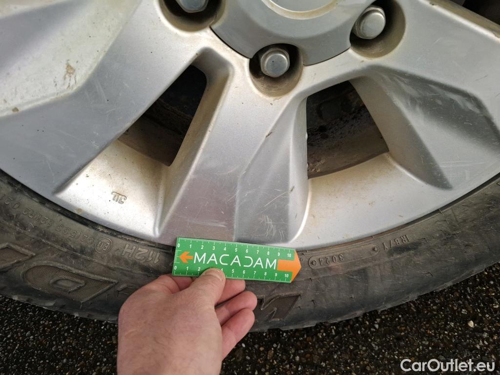  Toyota  Hilux TOYOTA  DC 4p Plateau double cabine 4WD 2.4 D-4D Double Cabine Légende #45