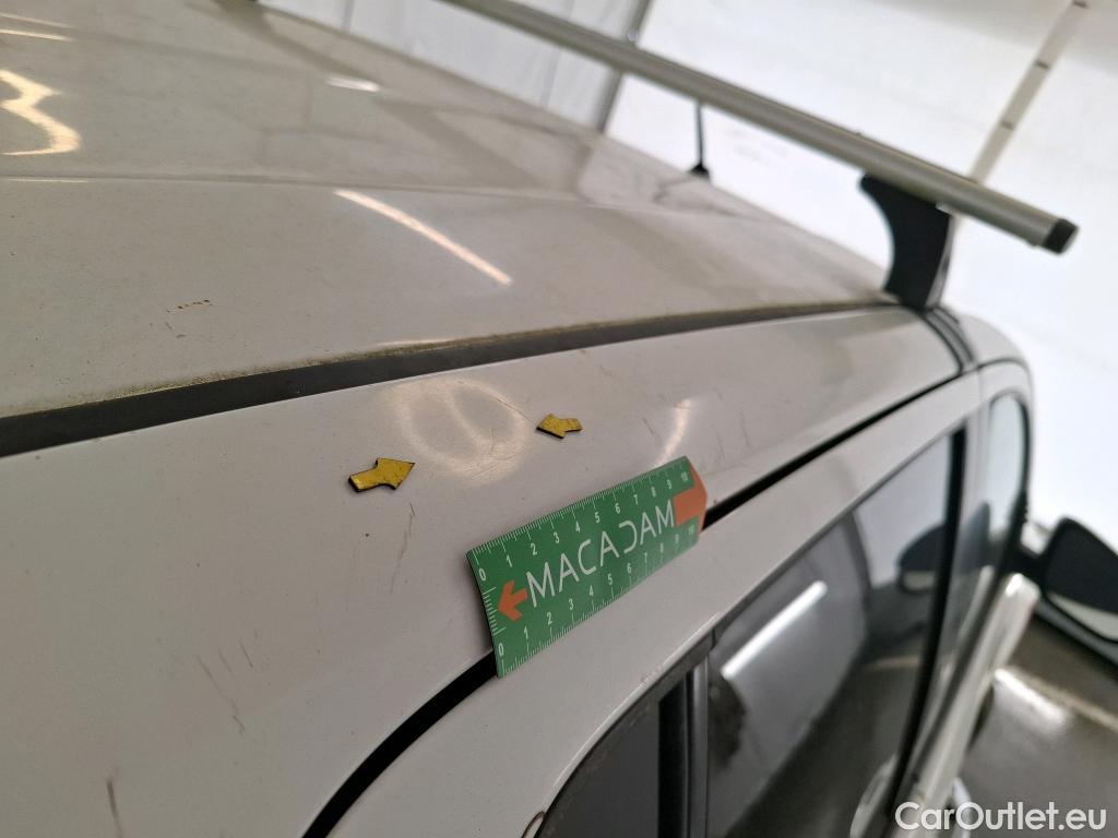  Toyota  Hilux TOYOTA  DC 4p Plateau double cabine 4WD 2.4 D-4D Double Cabine Légende #76