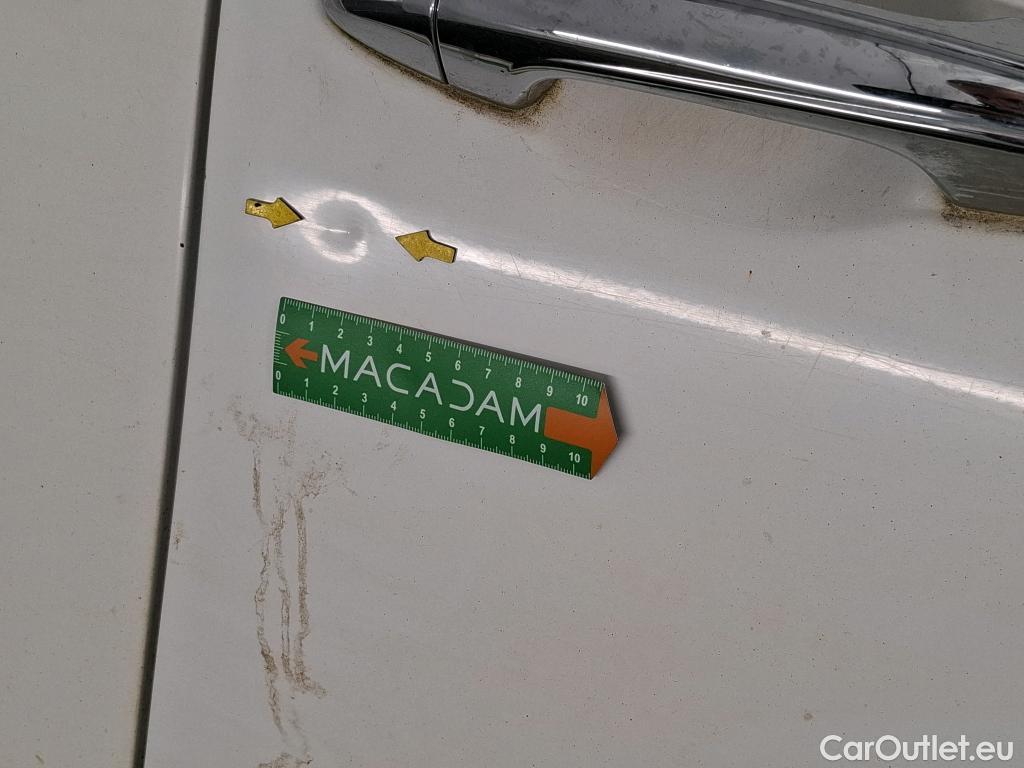  Toyota  Hilux TOYOTA  DC 4p Plateau double cabine 4WD 2.4 D-4D Double Cabine Légende #73