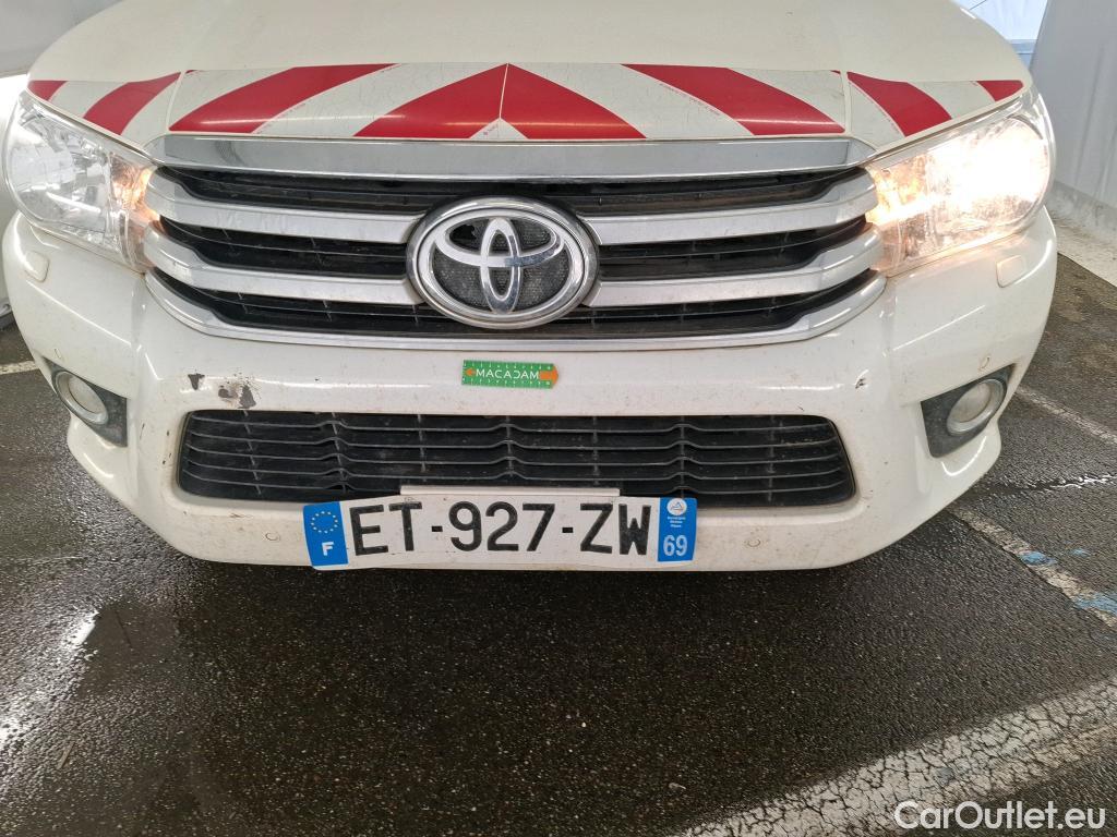  Toyota  Hilux TOYOTA  DC 4p Plateau double cabine 4WD 2.4 D-4D Double Cabine Légende #70
