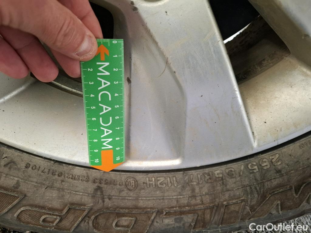  Toyota  Hilux TOYOTA  DC 4p Plateau double cabine 4WD 2.4 D-4D Double Cabine Légende #51