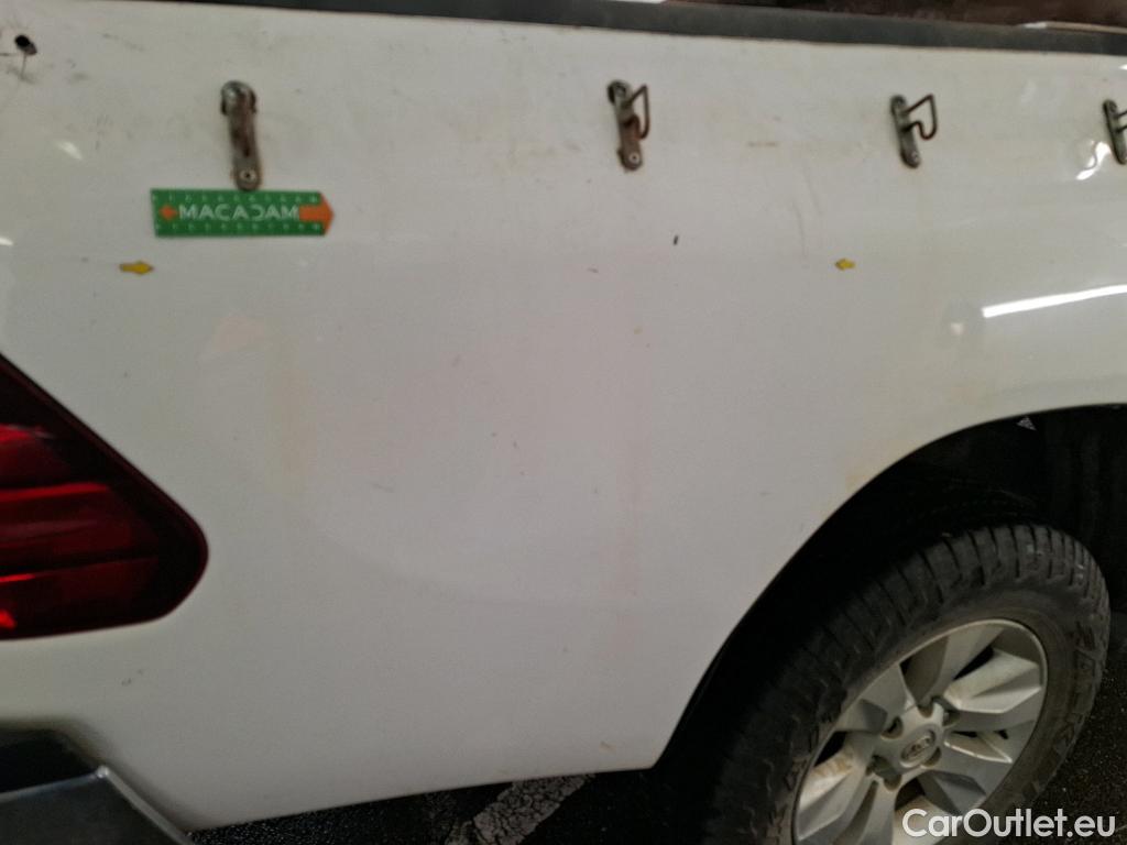  Toyota  Hilux TOYOTA  DC 4p Plateau double cabine 4WD 2.4 D-4D Double Cabine Légende #18