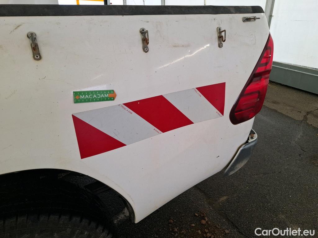  Toyota  Hilux TOYOTA  DC 4p Plateau double cabine 4WD 2.4 D-4D Double Cabine Légende #84