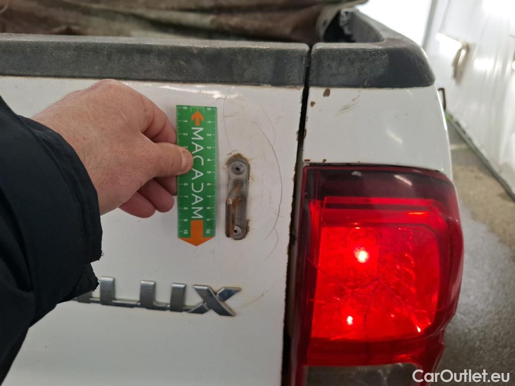  Toyota  Hilux TOYOTA  DC 4p Plateau double cabine 4WD 2.4 D-4D Double Cabine Légende #24