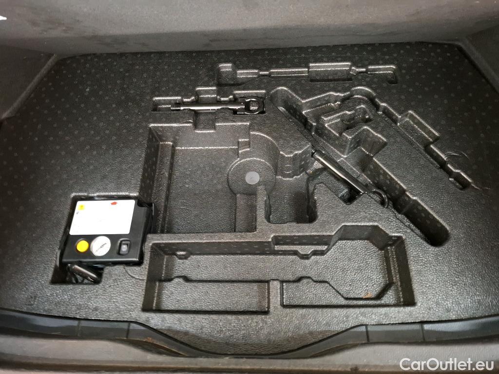  Toyota  C-HR TOYOTA  / 2016 / 5P / SUV 1.8 HYBRIDE 122 GRAPHIC #24