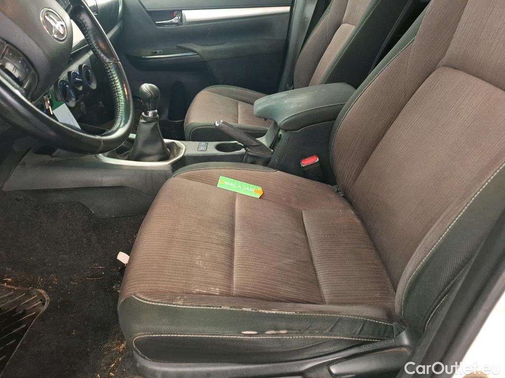  Toyota  Hilux TOYOTA  DC 4p Plateau double cabine 4WD 2.4 D-4D Double Cabine Légende #63