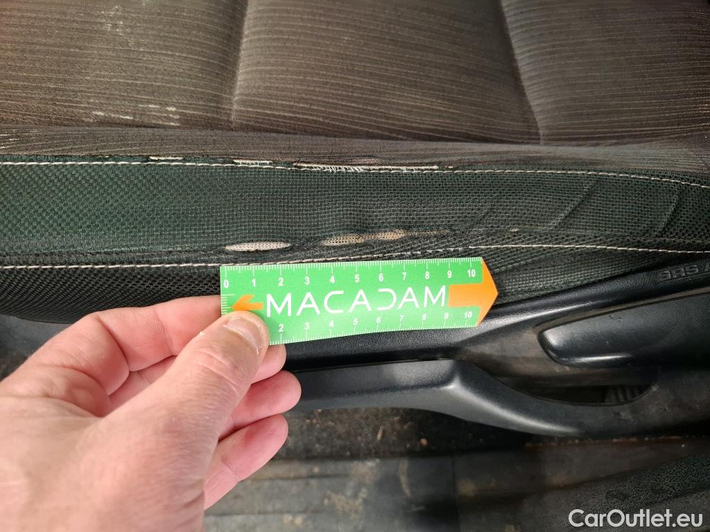  Toyota  Hilux TOYOTA  DC 4p Plateau double cabine 4WD 2.4 D-4D Double Cabine Légende #26