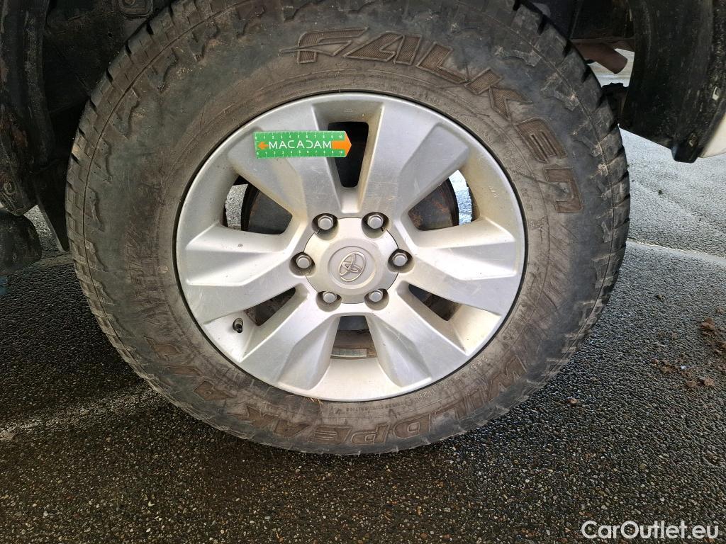  Toyota  Hilux TOYOTA  DC 4p Plateau double cabine 4WD 2.4 D-4D Double Cabine Légende #48