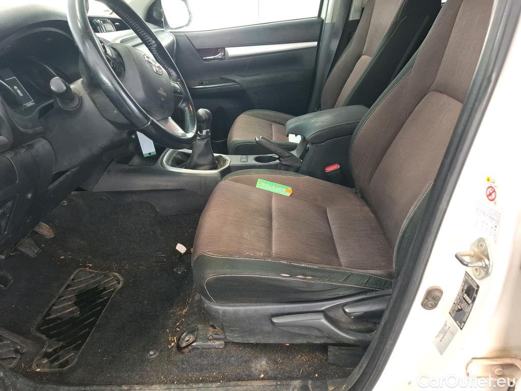  Toyota  Hilux TOYOTA  DC 4p Plateau double cabine 4WD 2.4 D-4D Double Cabine Légende #25