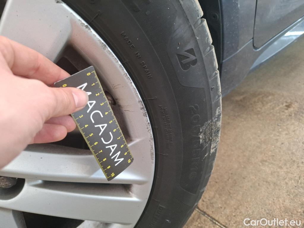  Toyota  Corolla TOYOTA  / 2018 / 5P / Berline Hybride 122h Dynamic Business Stage Acad #40