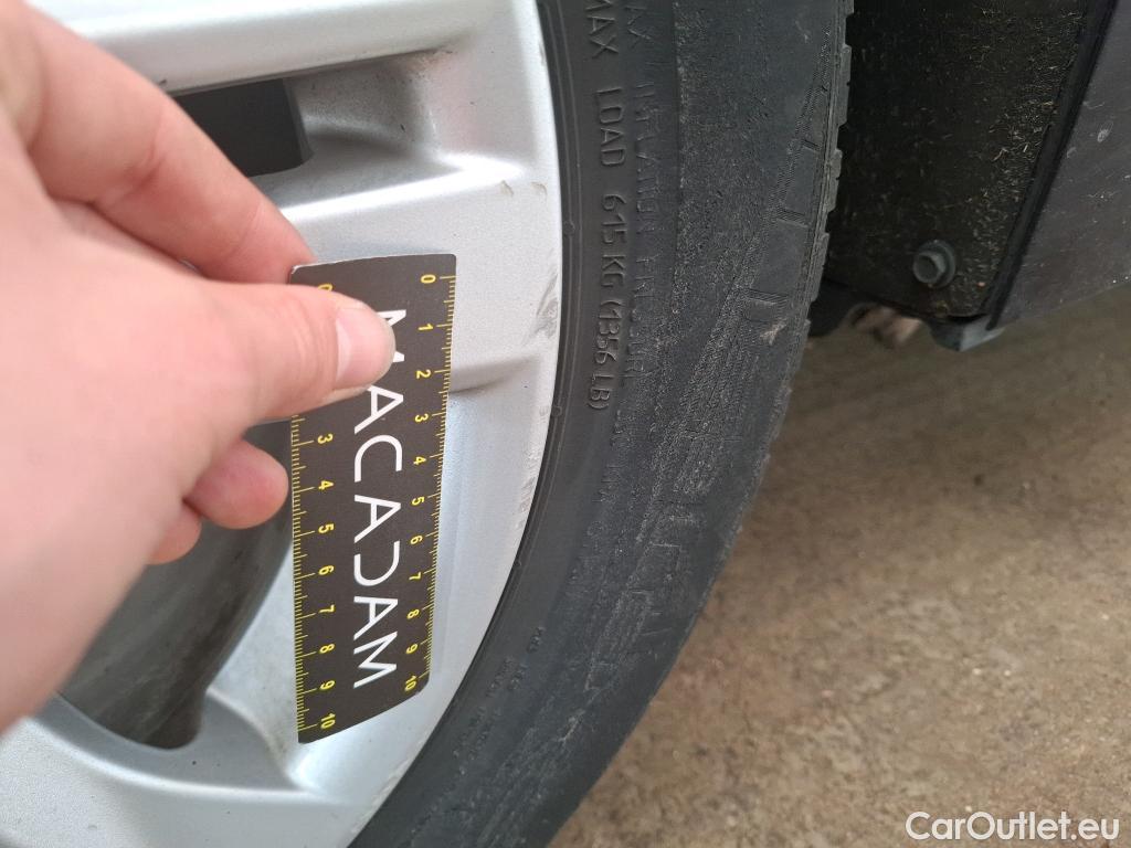  Toyota  Corolla TOYOTA  / 2018 / 5P / Berline Hybride 122h Dynamic Business Stage Acad #51