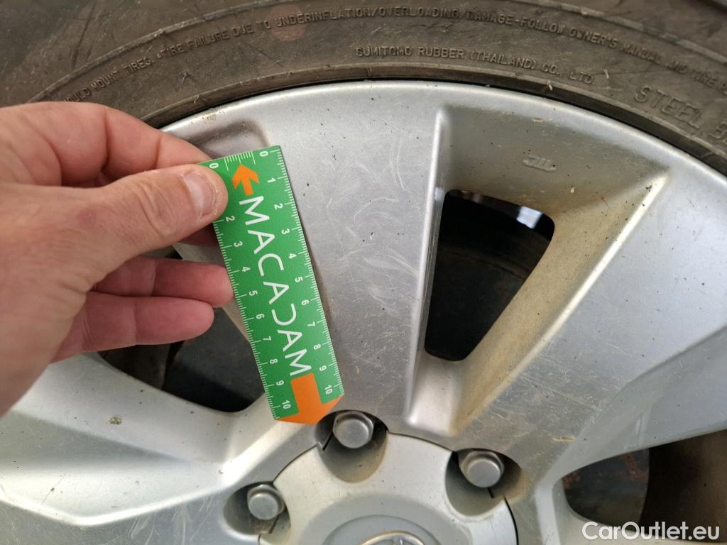  Toyota  Hilux TOYOTA  DC 4p Plateau double cabine 4WD 2.4 D-4D Double Cabine Légende #49