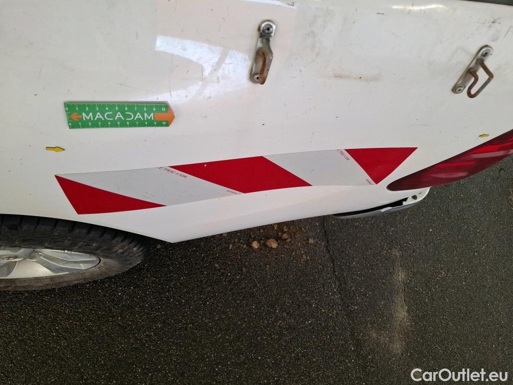  Toyota  Hilux TOYOTA  DC 4p Plateau double cabine 4WD 2.4 D-4D Double Cabine Légende #15